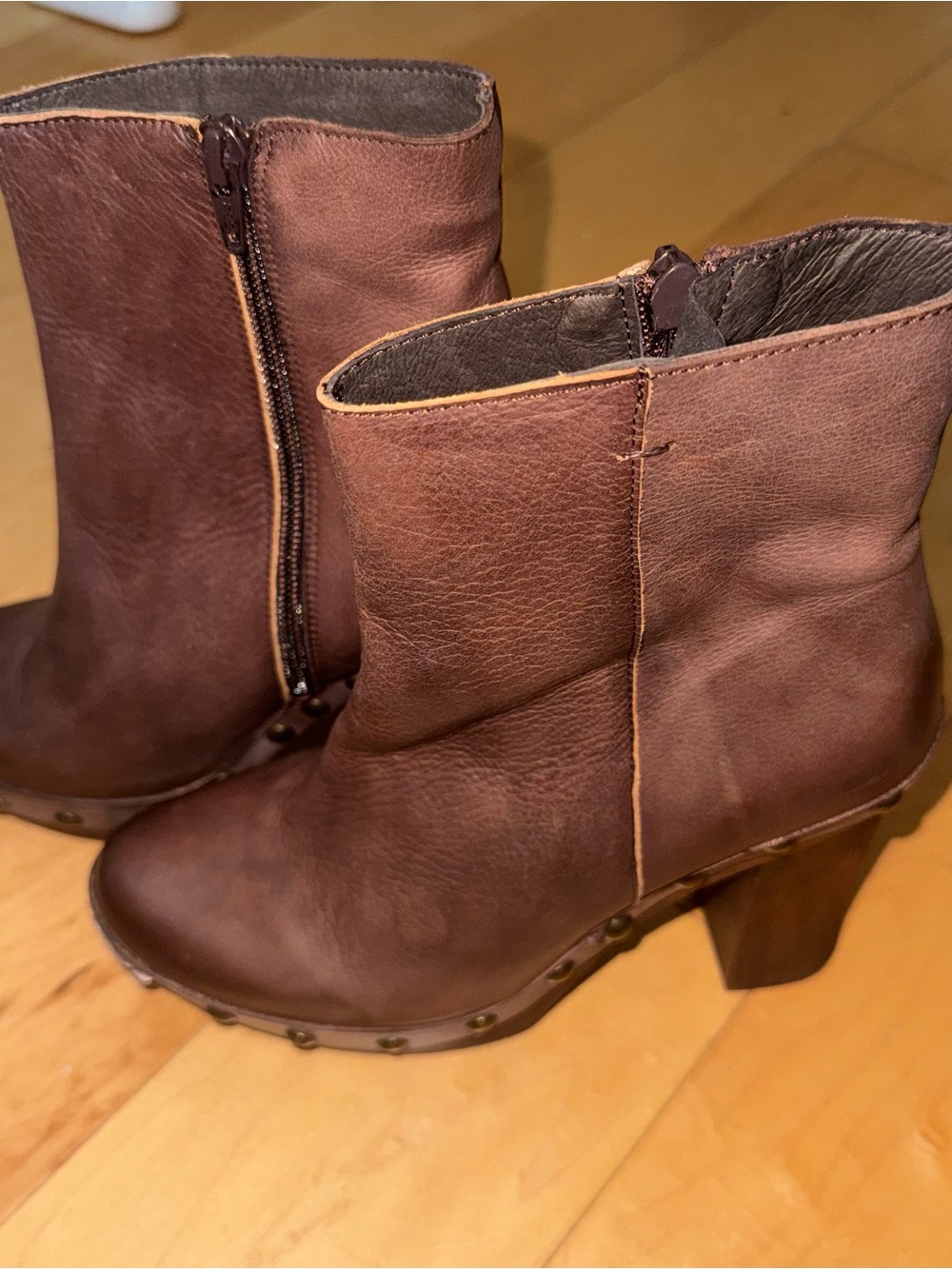 Free People FP Collection Phantom Studded Leather Clog Ankle Boots Size 39 Brown